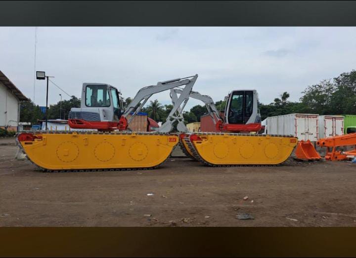 Amphibious Excavator