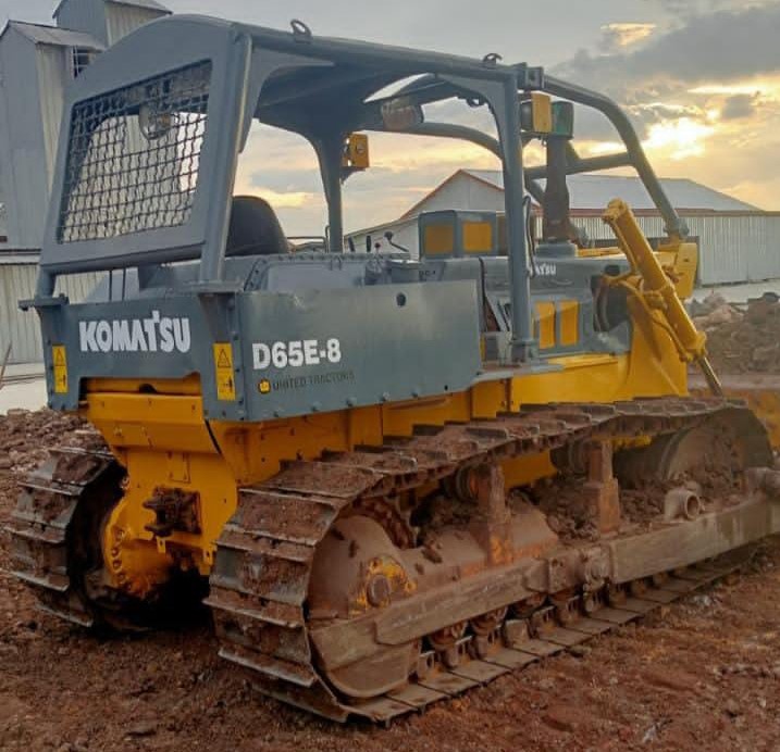 Bulldozer Komatsu D65