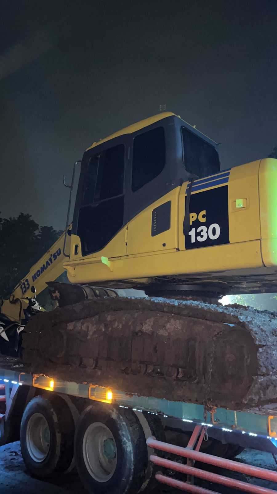 Excavator Komatsu PC130