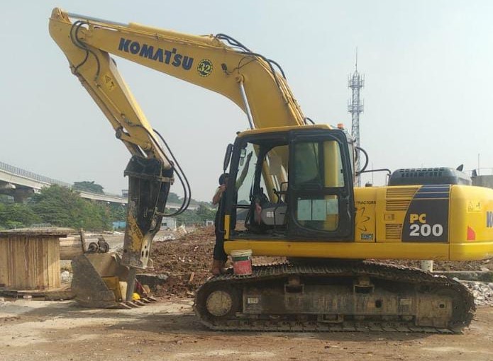 Excavator PC200 Breaker